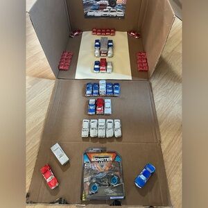 Hot Wheels Monster Jam Blue Thunder With Arena Of Crushable Cars!